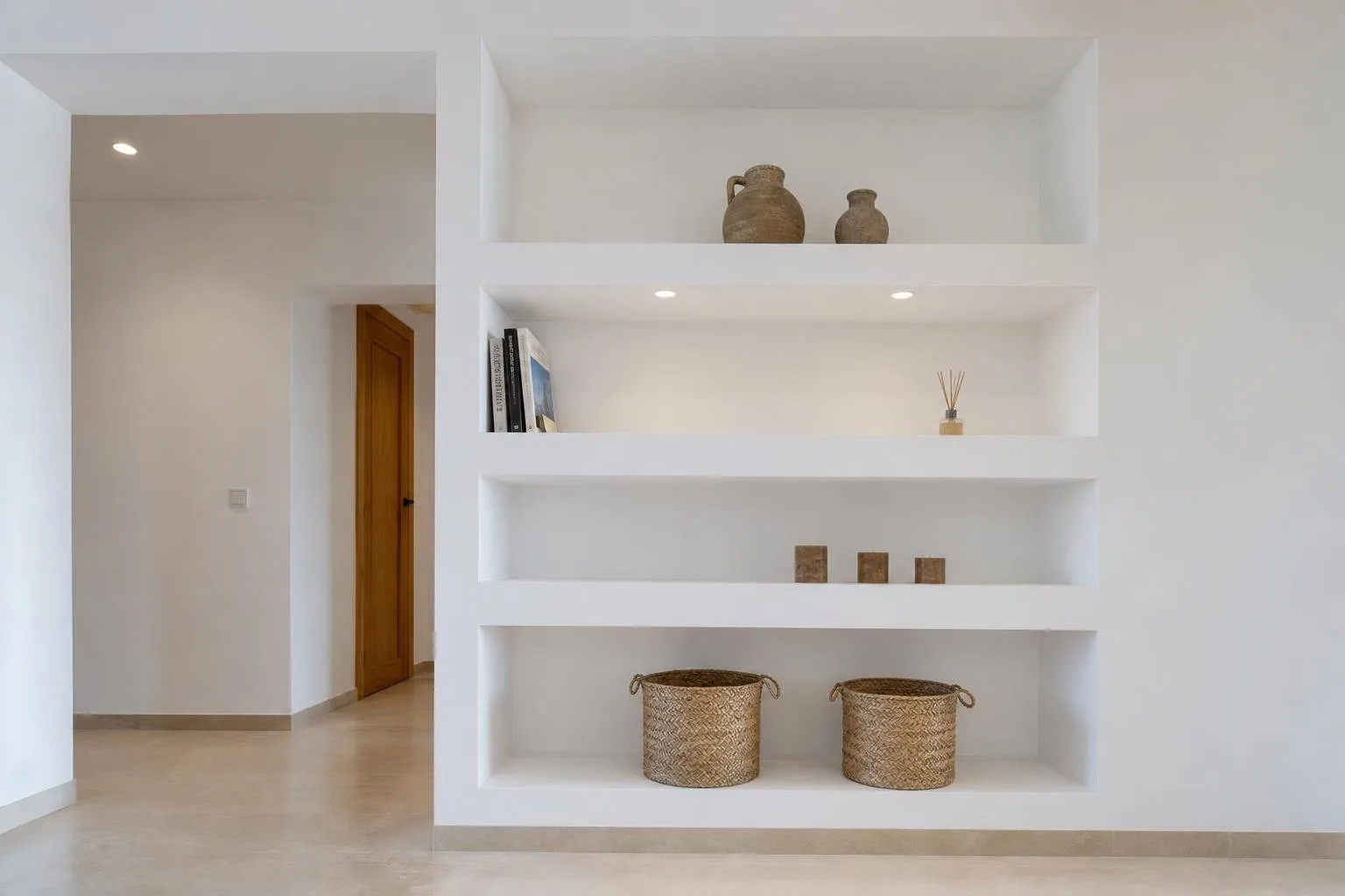 Pared de pladur con hornacinas integradas