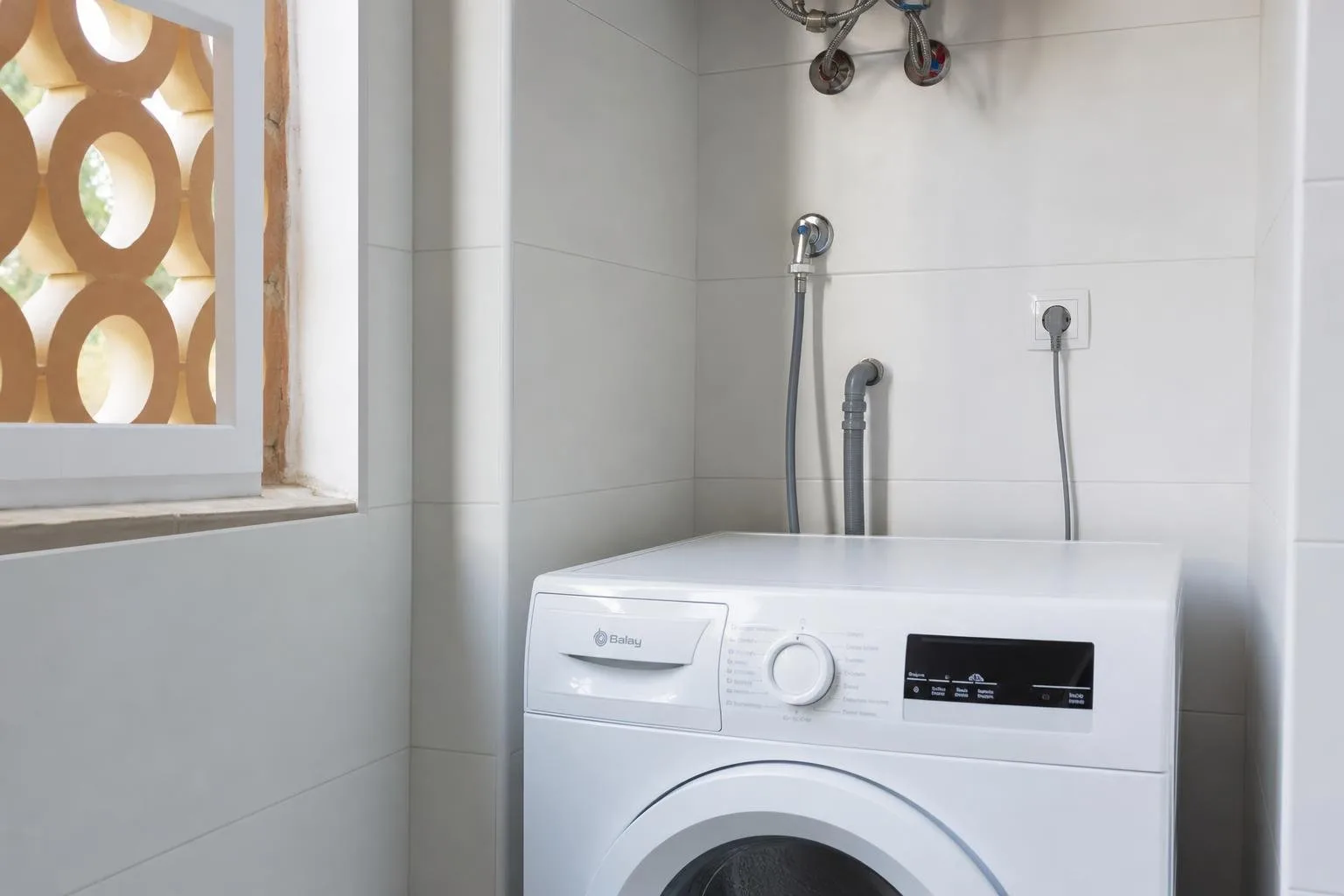 Toma de agua y desagüe para lavadora